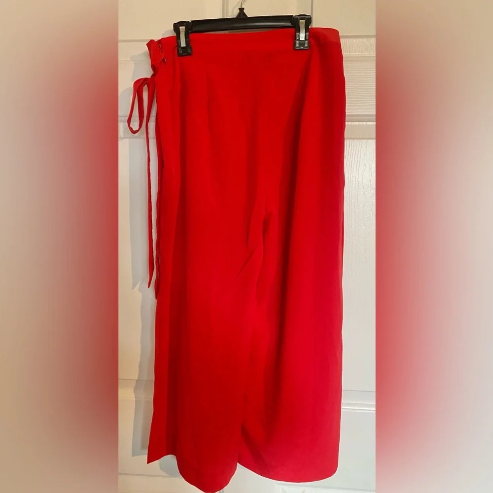 Bebe Red Wrap Waist Cullote Pants size 6 - Picture 5 of 6